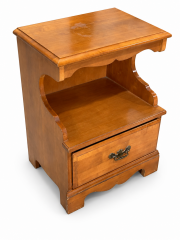 Traditional Night Stand w\/ Drawer