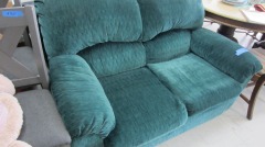 'Benchcraft' Love Seat