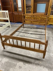 Vintage Charming Wooden Full Size Bed Frame