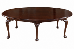 Traditional Mahogany-Style Oval Dining Table