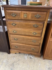 Early American 5 Drawer Dresser