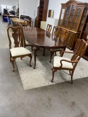 Traditional American Drew Dining Table with 2 Leafs & 8 Chairs