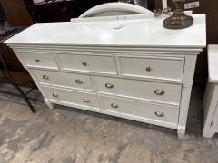 Magnuss Home White 7 Dresser w\/Mirror
