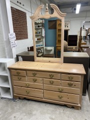 Traditional Thomasville Blondwash Dresser with Mirror