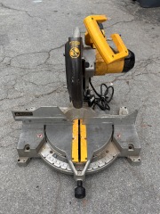 Dewalt 15A Compound Miter Saw(As Is)