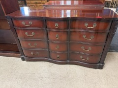 DRESSER