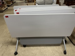 FOLDING TABLE