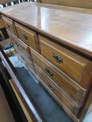 Dresser 3711