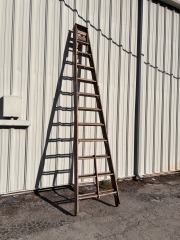 Keller 12' Wooden Step Ladder