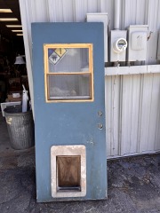 Steel Exterior Door with Pet Door 31 7\/8\
