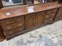 Thomasville 9 Drawer Dresser w\/mirror