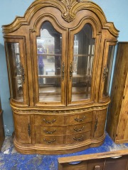 Grandiose Broyhill China Cabinet