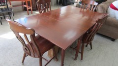 Drop Leaf Table w\/4 Chairs & Pads