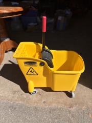 Rubbermaid 7.75 Gallon Mop Bucket